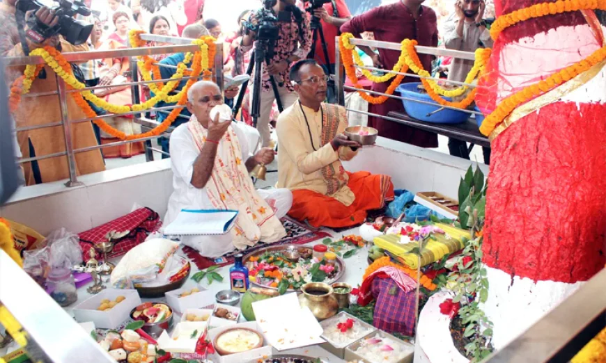 ষষ্ঠী পূজার মধ্য দিয়ে শুরু দুর্গোৎসব