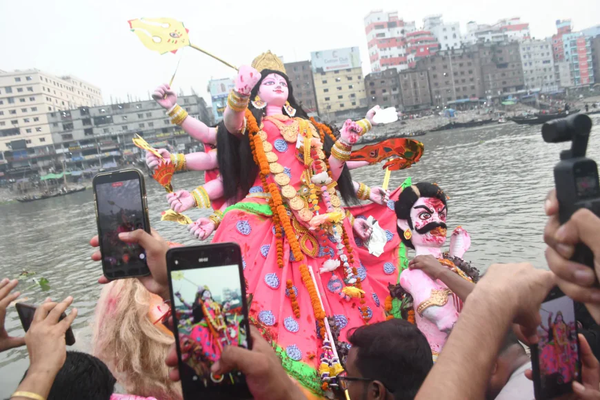 বিসর্জনে শেষ হলো শারদীয় দুর্গোৎসব